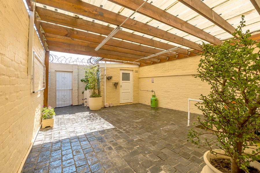 To Let 2 Bedroom Property for Rent in Woodstock Western Cape